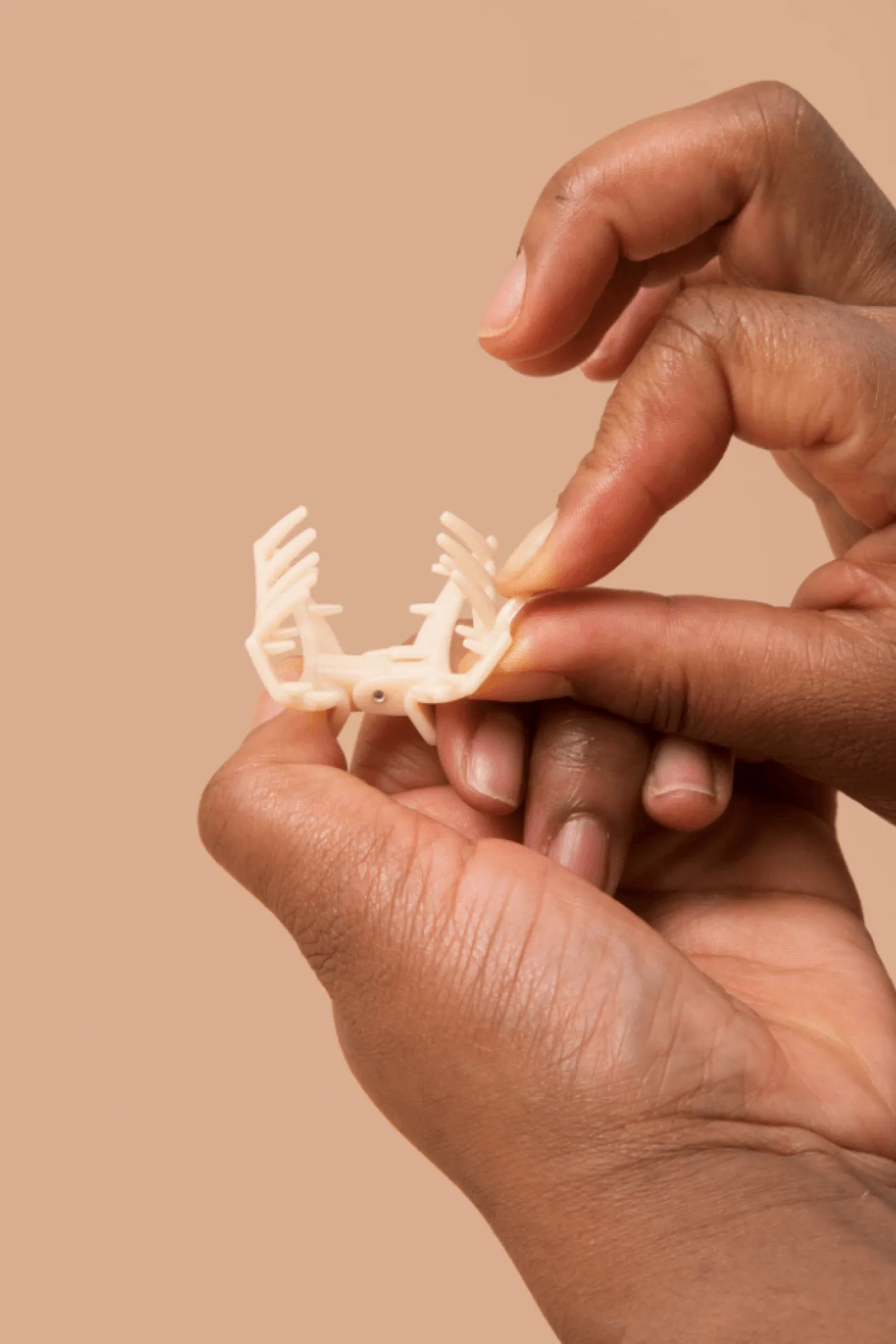 Open Almond Beige Tiny Claw Hair Clip