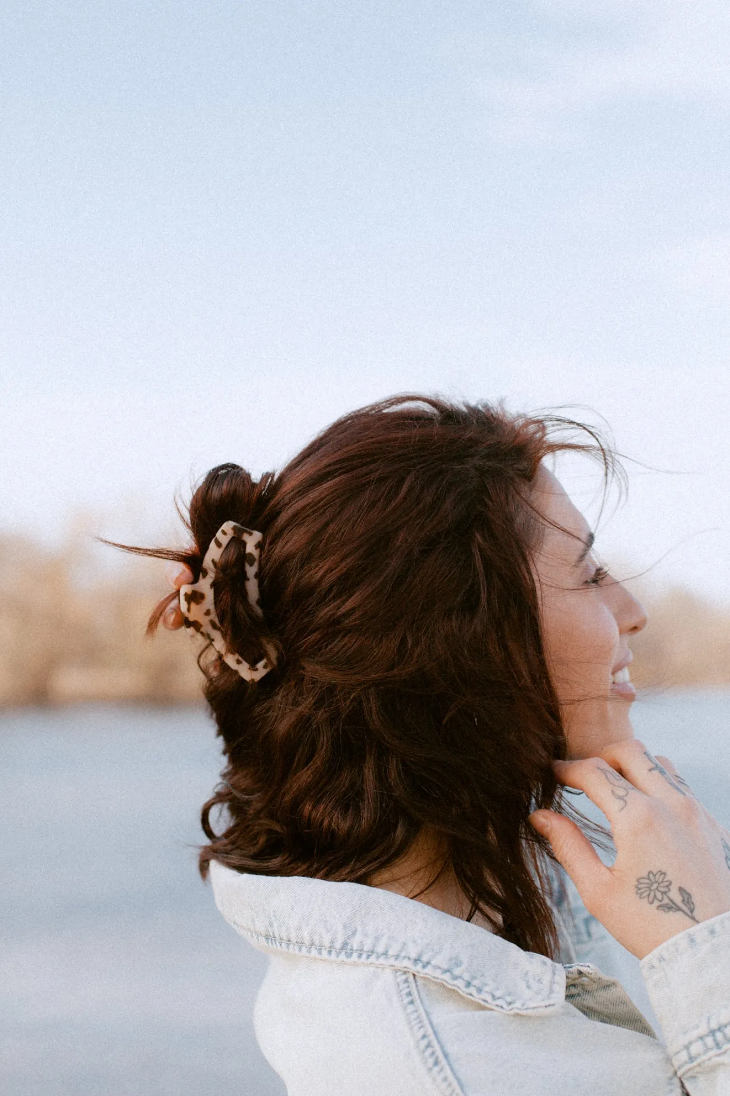 Open Blonde Tortoise Medium Claw Hair Clip