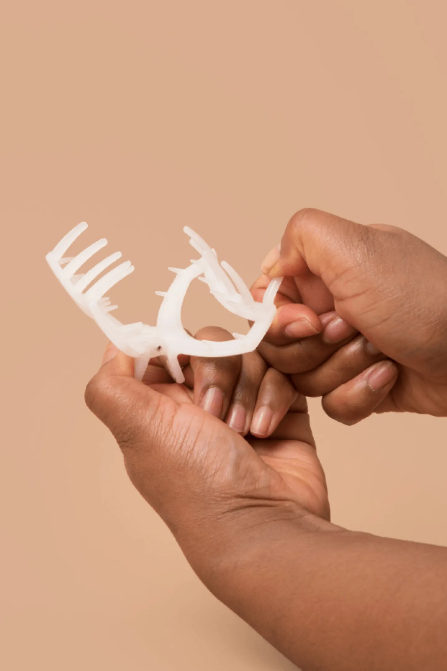 Open Blonde Tortoise Medium Claw Hair Clip