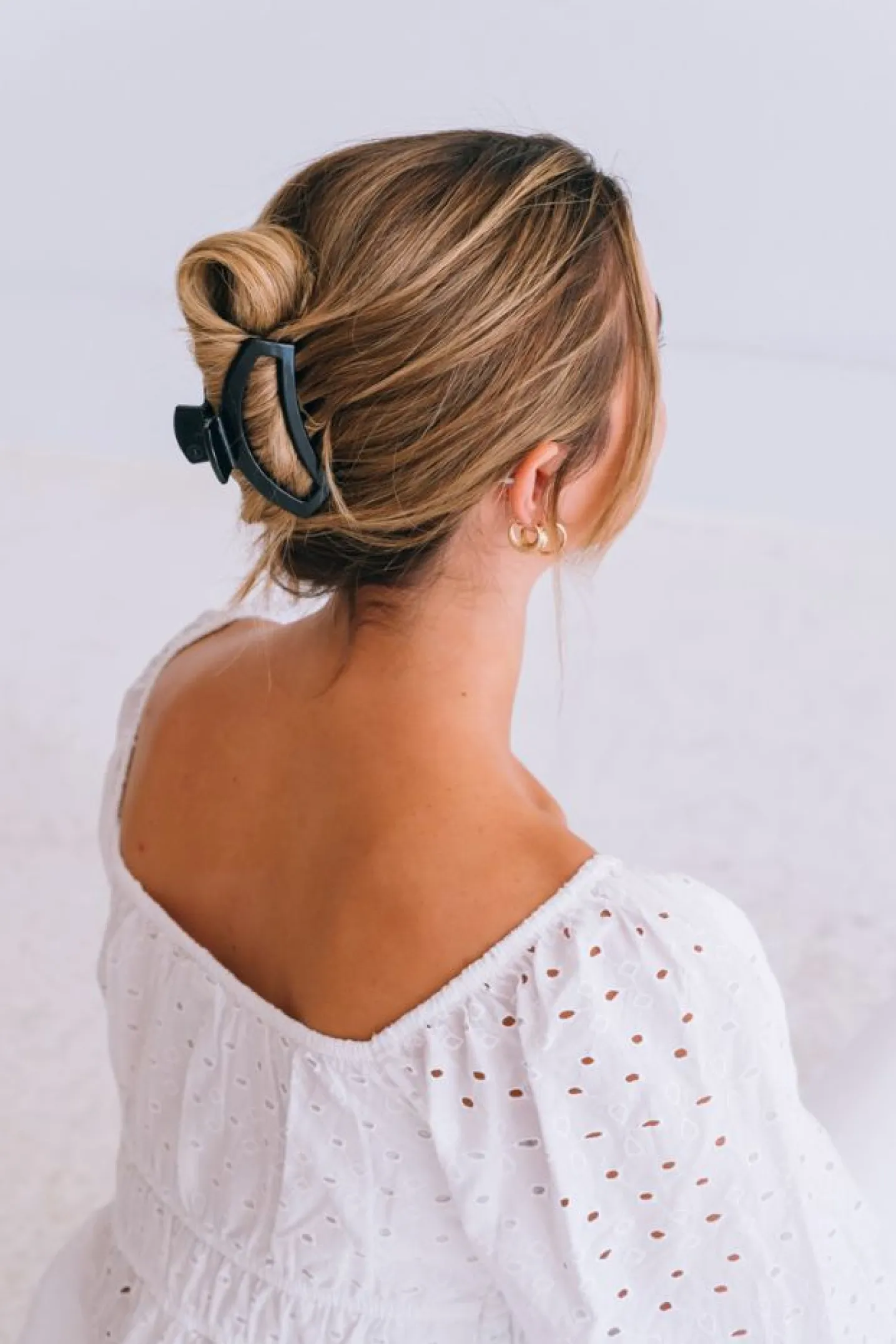 Open Jet Black Medium Claw Hair Clip